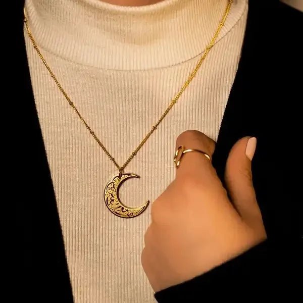 Inna Ma’al Usri Yusra Crescent Moon Necklace - Ergosalah - Ergonomic padded prayer mat for knee support