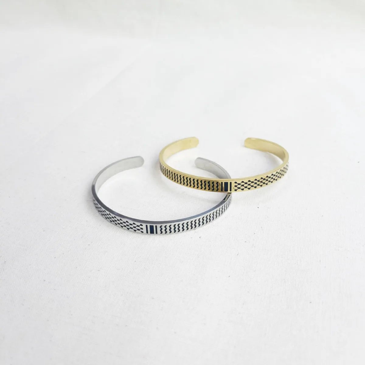 Keffiyeh Pattern Stainless Steel Cuff Bracelet Unisex - Ergosalah - Ergonomic padded prayer mat for knee support