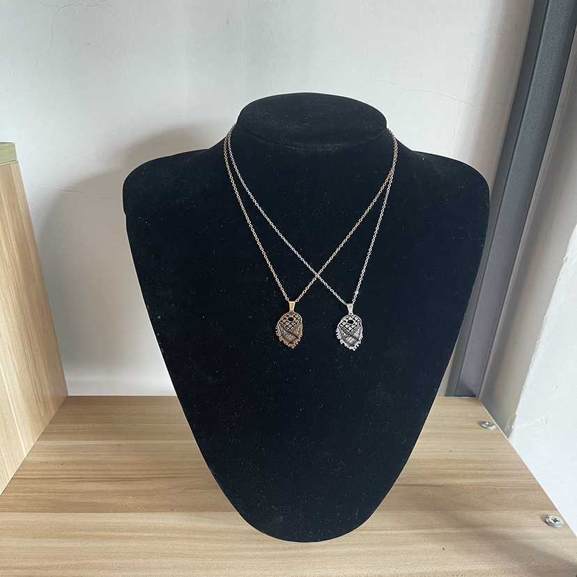 Keffiyeh Scarf Necklace - Ergosalah - Ergonomic padded prayer mat for knee support