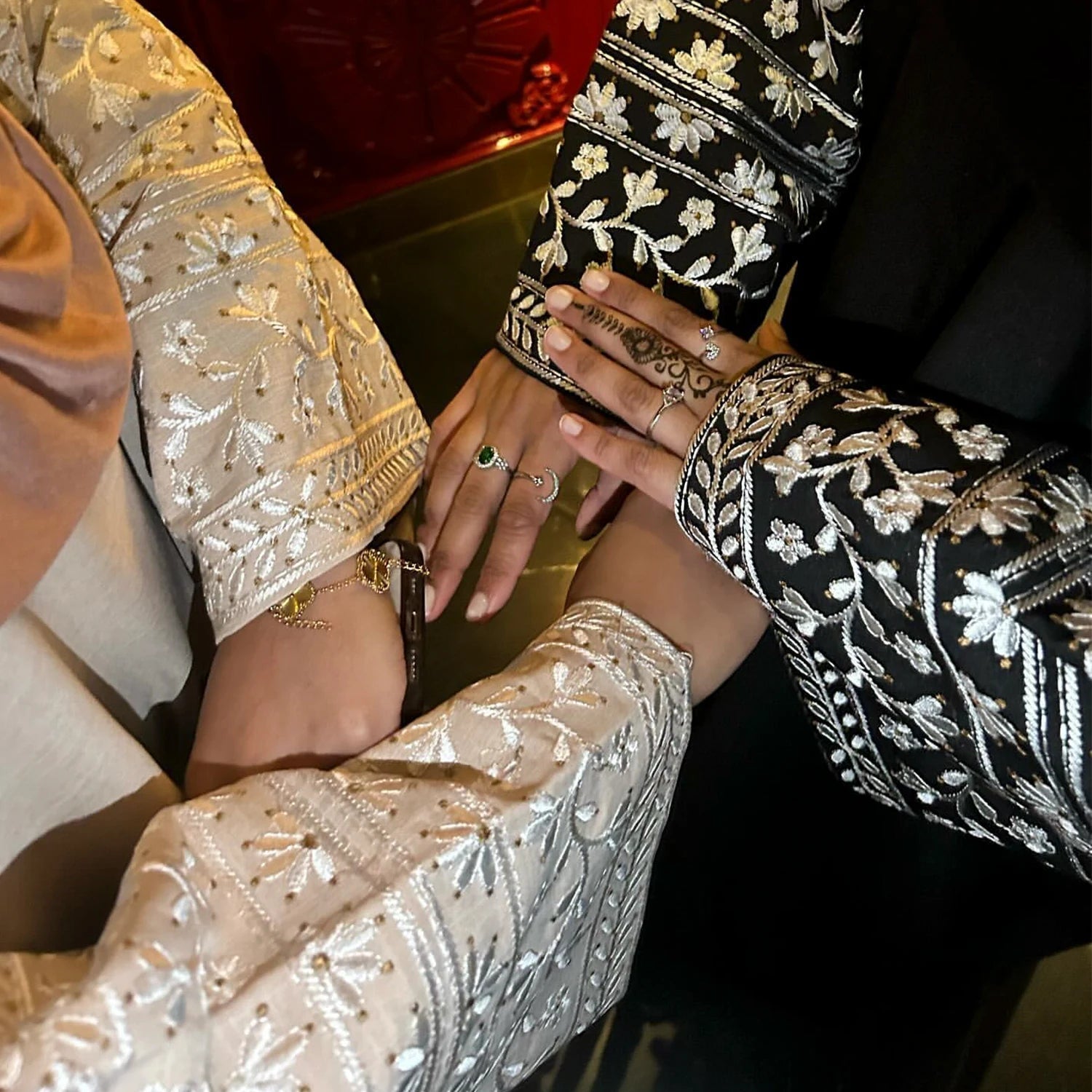 Open Linen Embroidered Abaya - Ergosalah - Ergonomic padded prayer mat for knee support